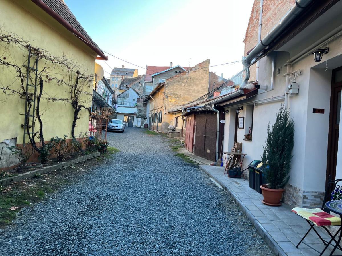 Old Town Studio 9 Mai 锡比乌 外观 照片